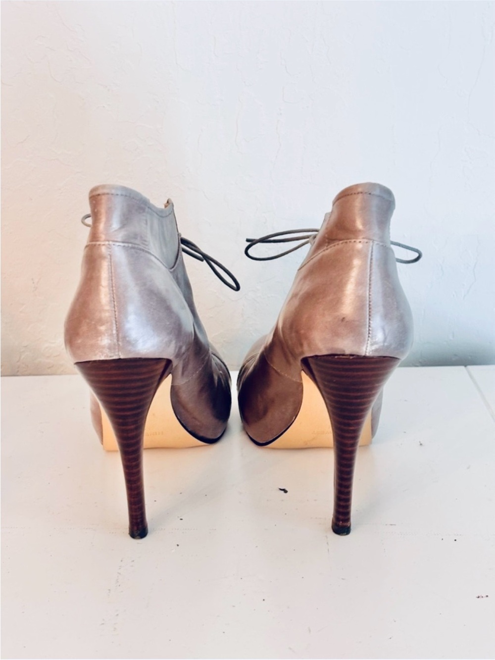 Nine West ‘Vanished’ Leather Lace Up Stiletto Oxford Style Booties Taupe, Sz 9N - Picture 6 of 8